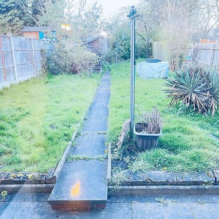 3 Bedroom Holiday House,Close To M6-Express Way To Centre Birmingham Exterior foto